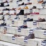 Centenares de zapatos que representan las víctimas de la violencia en la ciudad de Nueva York