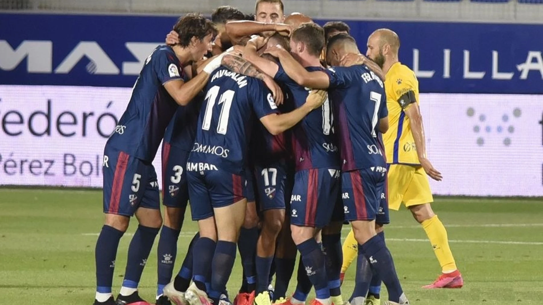 Fútbol/Segunda.- (Crónica) El Huesca se repone en casa para seguir en puestos de ascenso directo