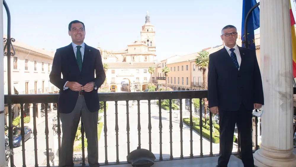 El presidente de la Junta, Juanma Moreno, visitó Guadix (Granada)