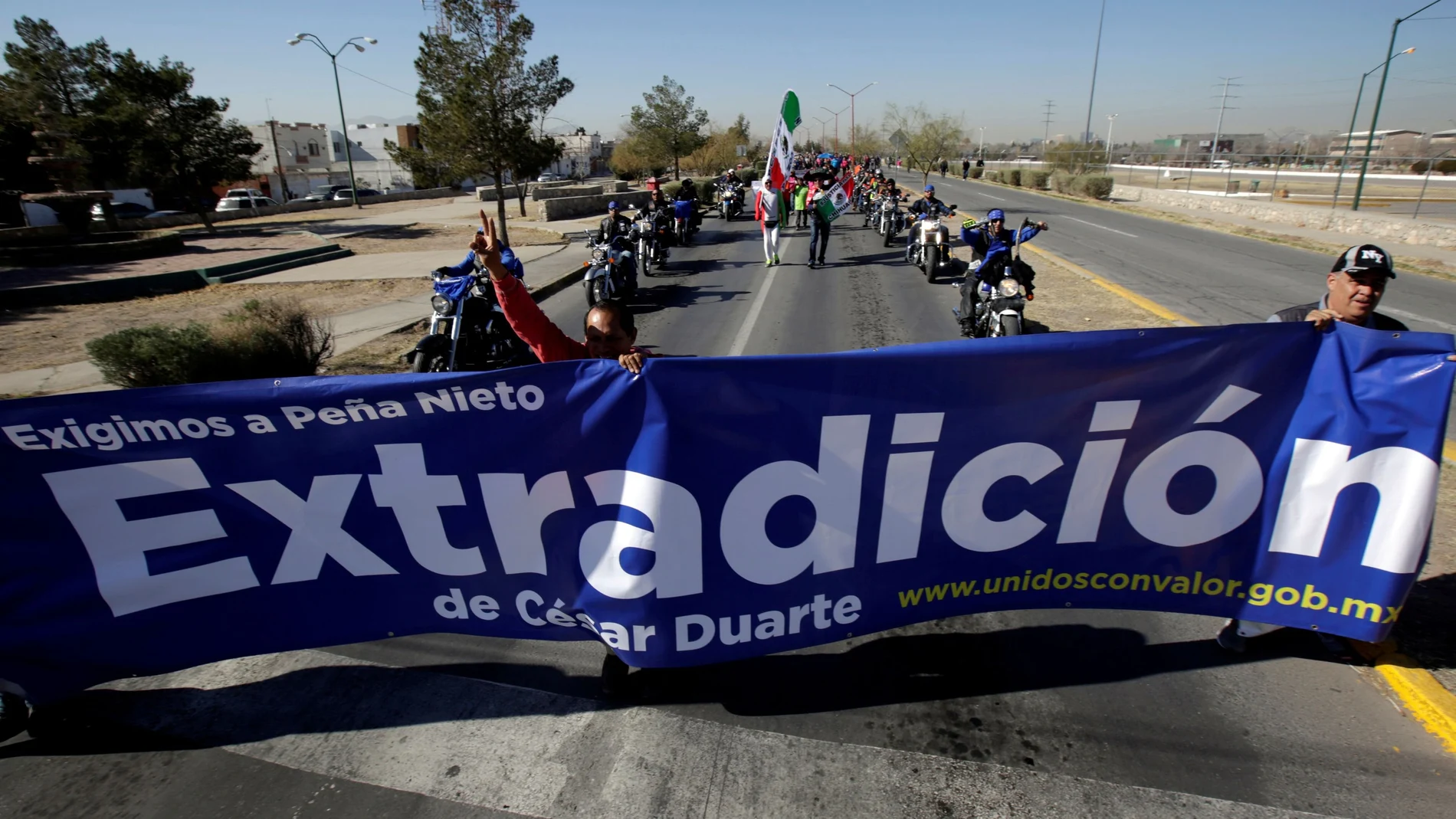FILE PHOTO: People hold a banner as they take part in the 'March for Dignity' from the border city of Ciudad Juarez to the Finance Minister's premises in Mexico City