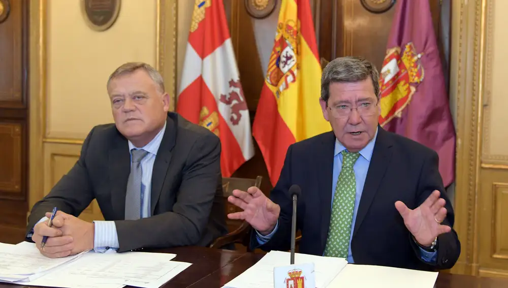 El presidente de la Diputación de Burgos, César Rico, y el vicepresidente, Lorenzo Rodríguez, hacen balance del primer año de legislatura