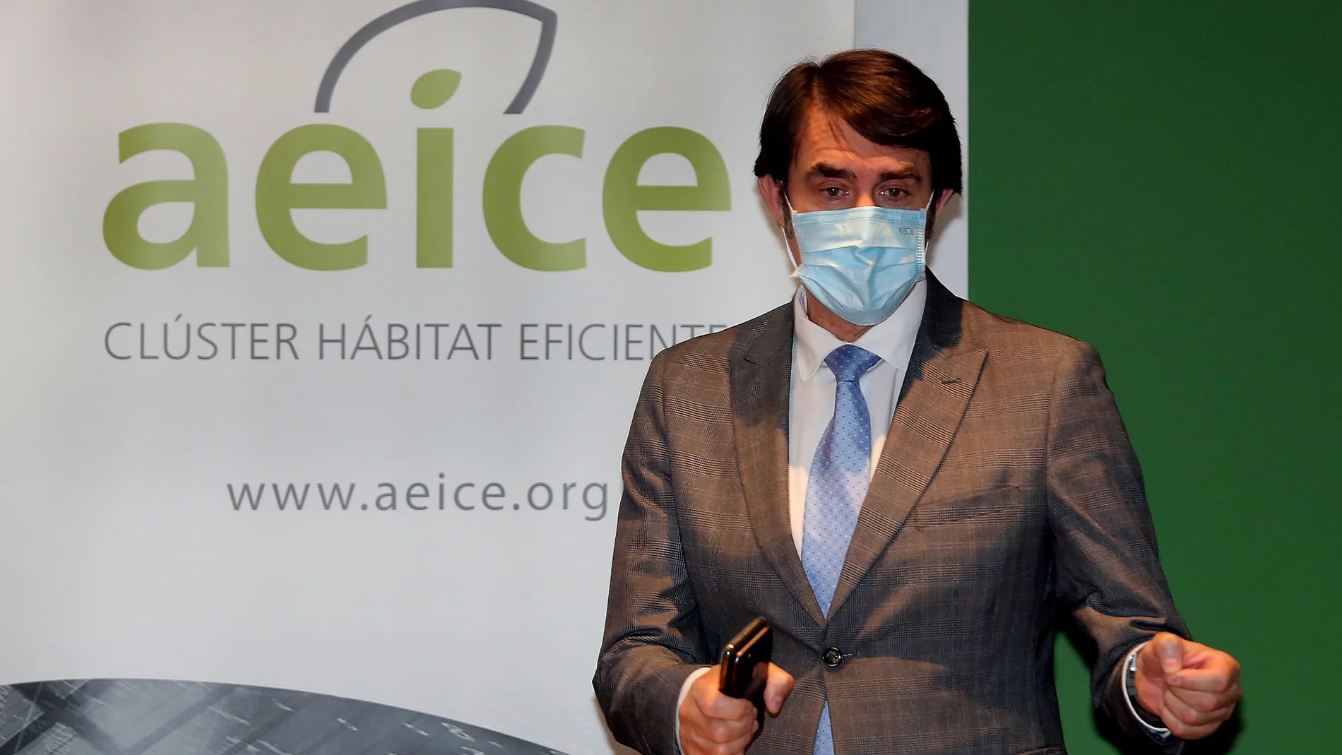 El consejero de Fomento y Medio Ambiente, Juan Carlos Suárez-Quiñones, clausura la Asamblea de Aeice