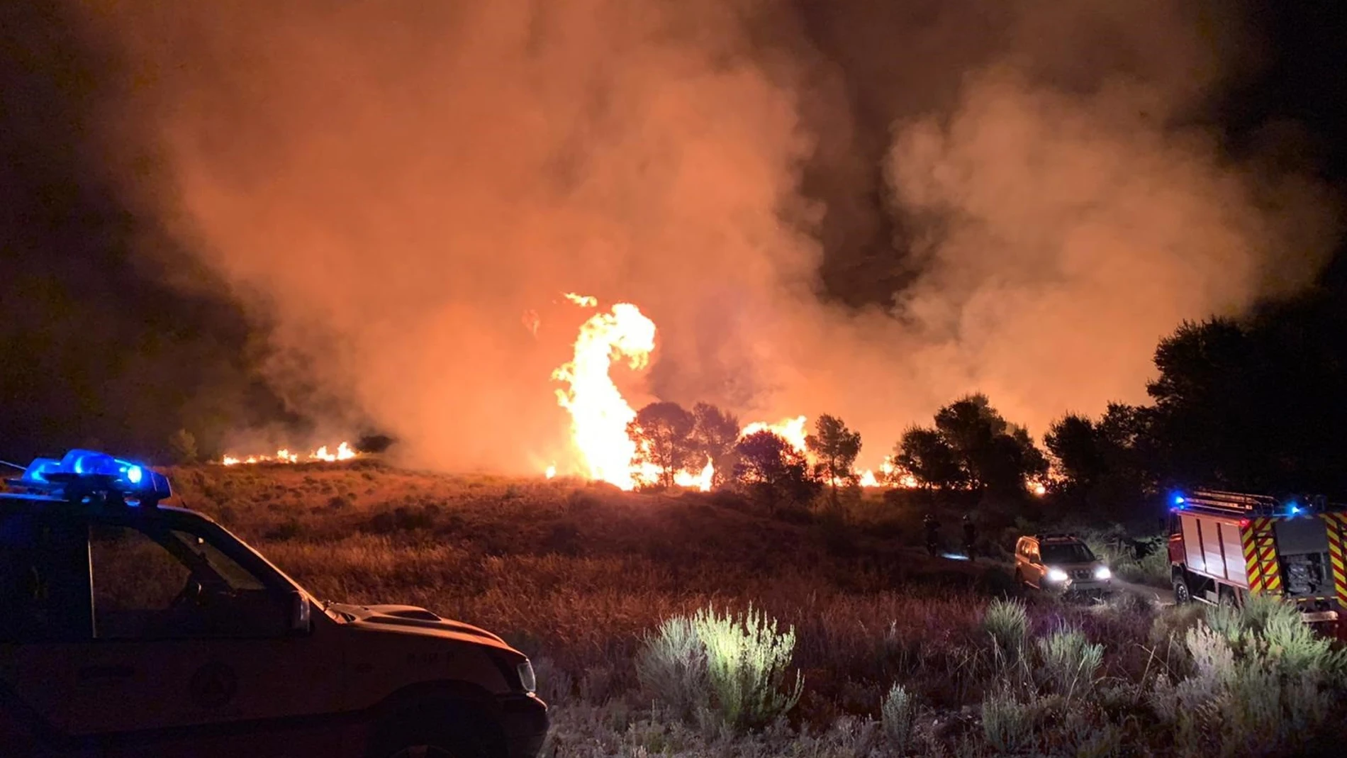 Sucesos.- Efectivos del Infomur controlan tres incendios forestales provocados por rayos en Molina, Abanilla y Cartagena