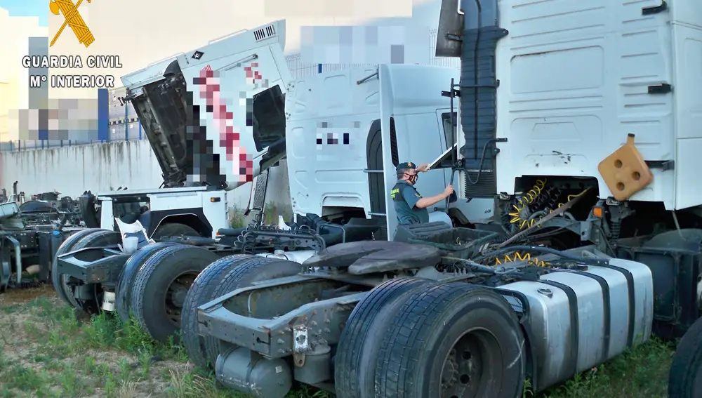 Imagen de las dos cabezas tractoras recuperadas en Palencia.GUARDIA CIVIL10/07/2020