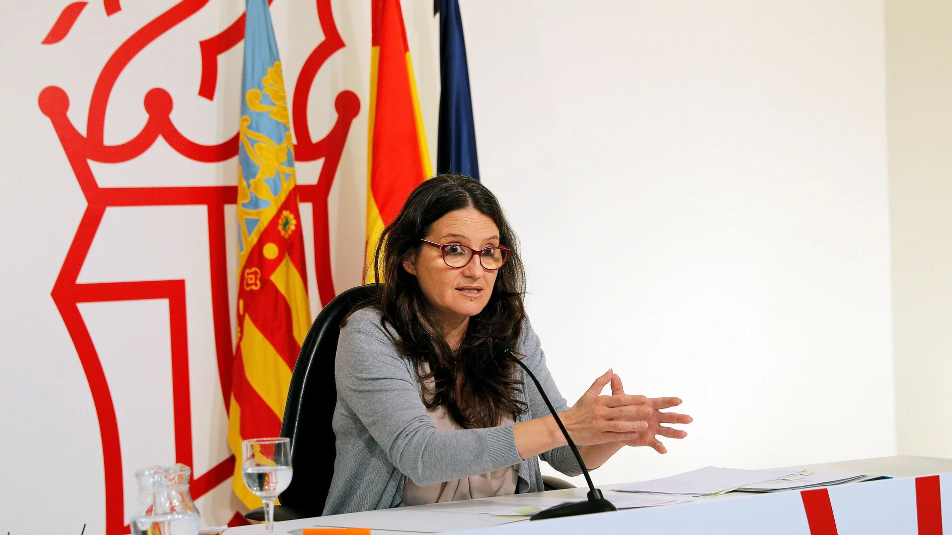 La vicepresidenta y portavoz del Consell, Mónica Oltra, informa de los asuntos tratados en el pleno