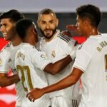 El Real Madrid celebra el gol de Karim Benzema de penalti