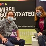 El secretario general de Podemos y vicepresidente segundo del Gobierno, Pablo Iglesias, se ha reunido este viernes en Durango (Bizkaia) con la candidata a lehendakari de Elkarrekin Podemos-IU, Miren Gorrotxategi. EFE/Miguel Toña