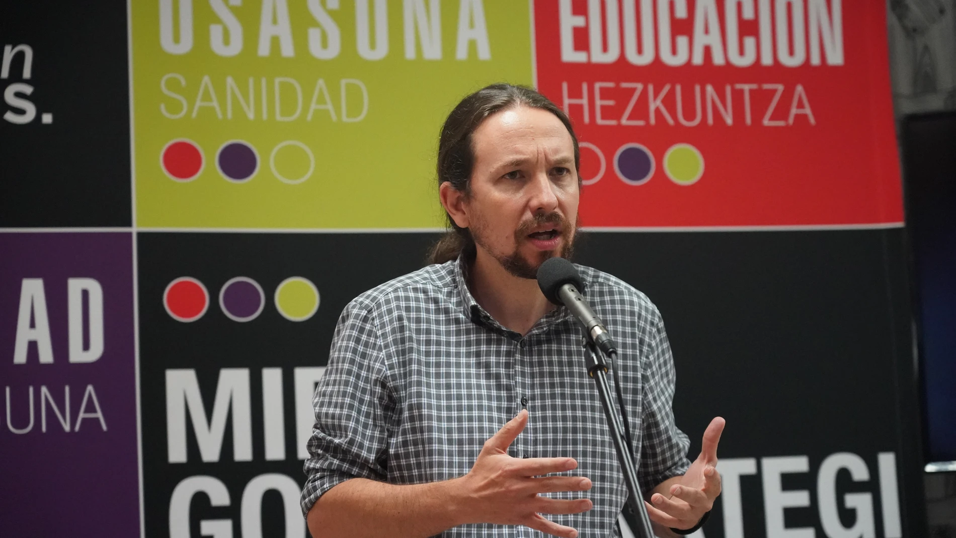 Pablo Iglesias participa en un acto de Podemos-IU en Vizcaya