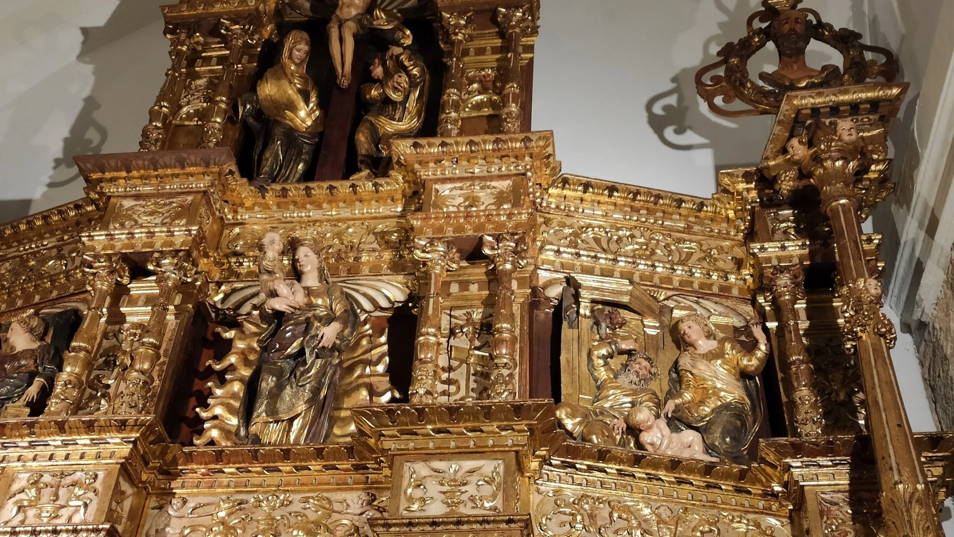 Concluye la restauración del retablo de la Epifanía de Berruguete de la iglesia de Santiago de Valladolid