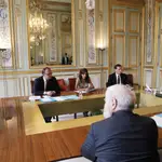 El presidente francés, Emmanuel Macron, participa en una reunión telemática con los líderes de Serbia y Kosovo el pasado viernes