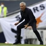 José Mourinho, entrenador del Tottenham Hotspur, durante un partido de su equipo. Tim Goode/Pool via AP