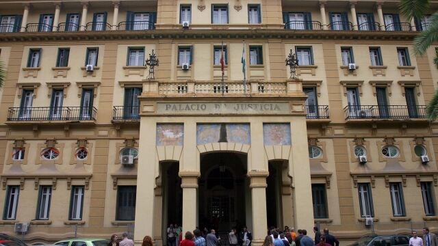 Fachada de la Audiencia Provincial de Málaga