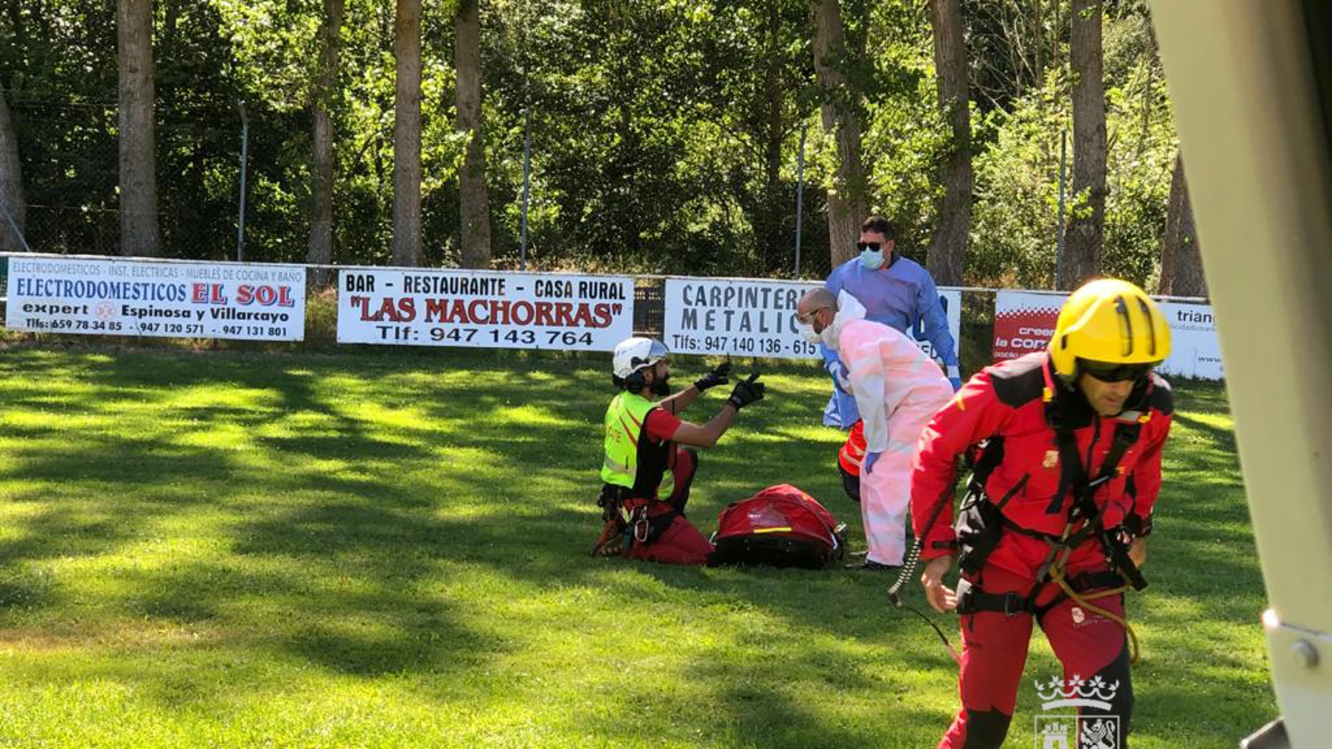 Los servicios de emergencias atienden al montañero herido