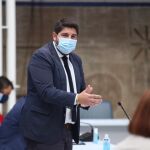 El presidente de la Región de Murcia, Fernando López Miras, durante una sesión de control