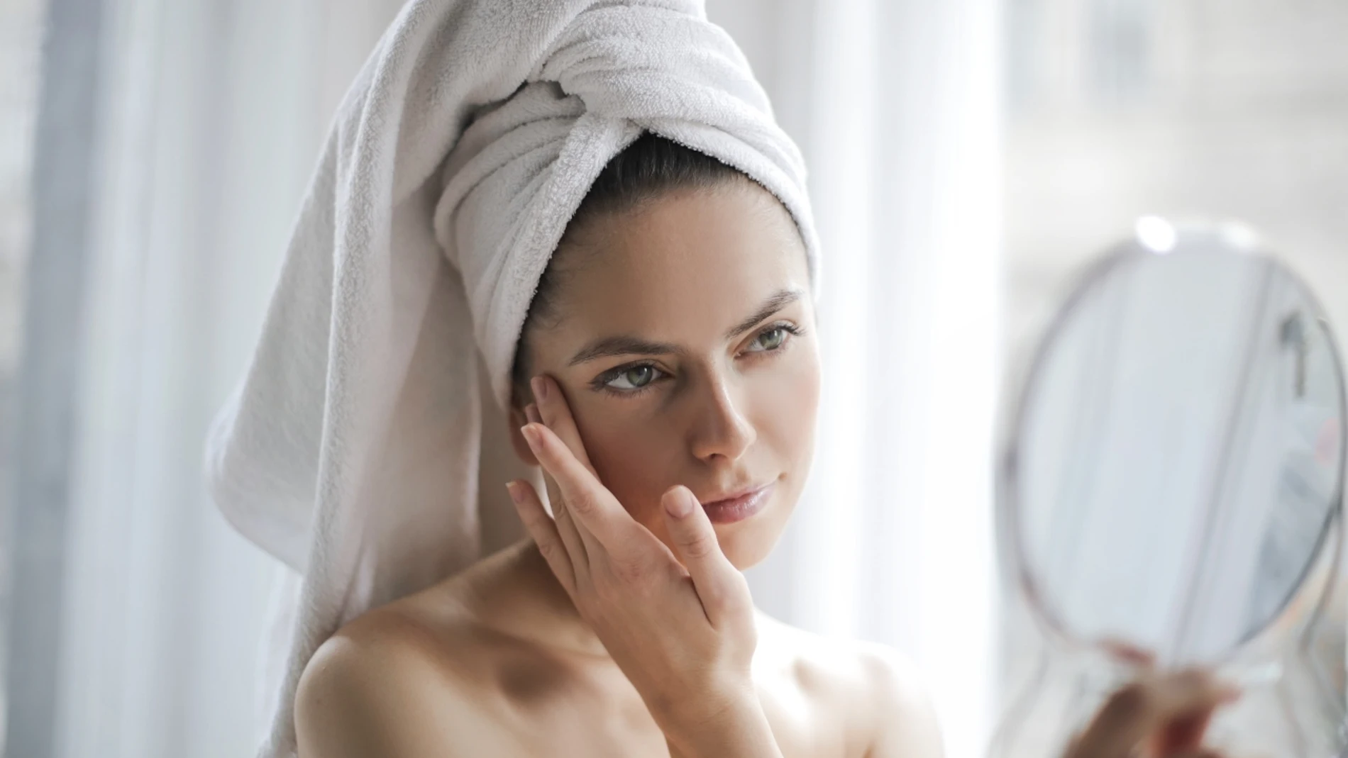 Mantener una higiene facial diaria es la clave para conseguir una textura de piel suave y fresca. A