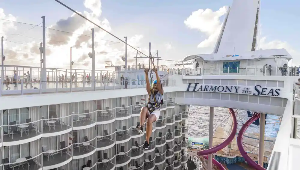 Harmony of the Seas® es uno de los cruceros más grandes del mundo, lleno de aventuras y actividades familiares para todas las edades