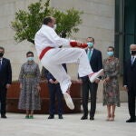 Los Reyes, ayer en Bilbao en un momento de la visita dentro de su gira por las comunidades