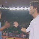 Rafa Nadal y Carlos Moyà se saludan después del primer partido que jugaron, en Hamburgo 2003