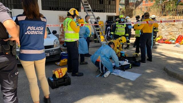 Dos trabajadores intoxicados cuando aplicaban un pegamento en un sótano en Hortaleza