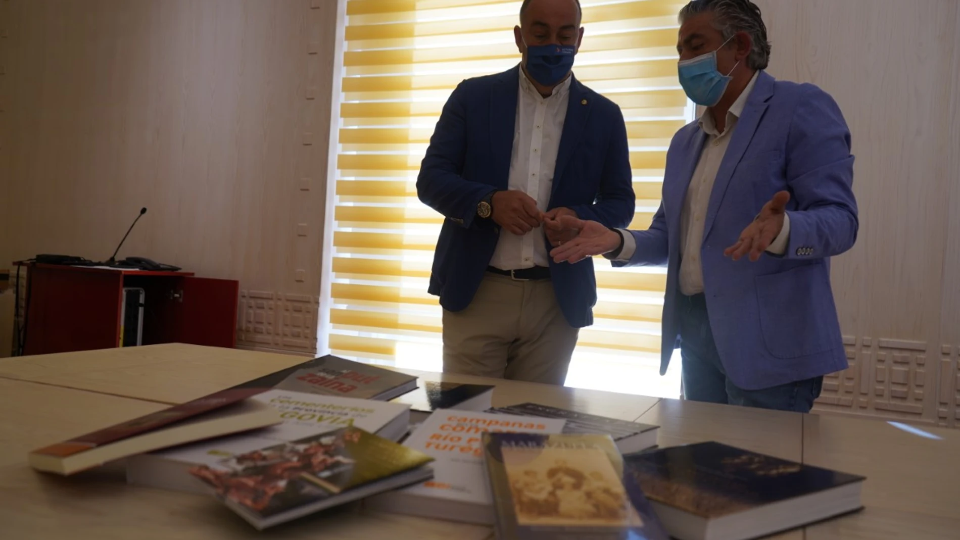 El presidente de la Diputación de Segovia, Miguel Ángel de Vicente, y el diputado José María Crespo presentan las obras