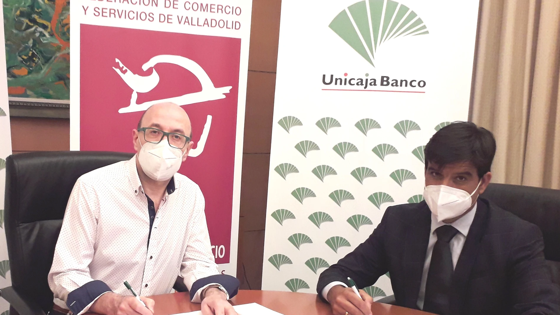 El convenio ha sido firmado entre el Director Territorial de Unicaja Banco, Manuel Rubio; y el Presidente de Fecosva, Jesús Herreras.