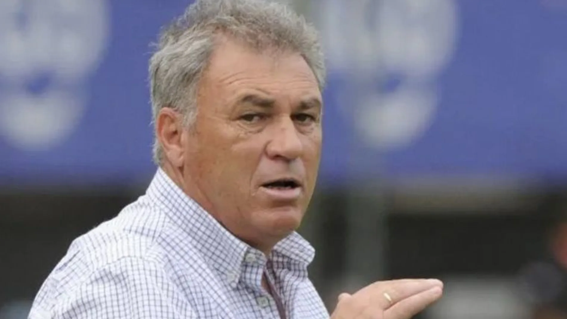 Nery Pumpido, exportero internacional argentino y actual entrenador de fútbol.