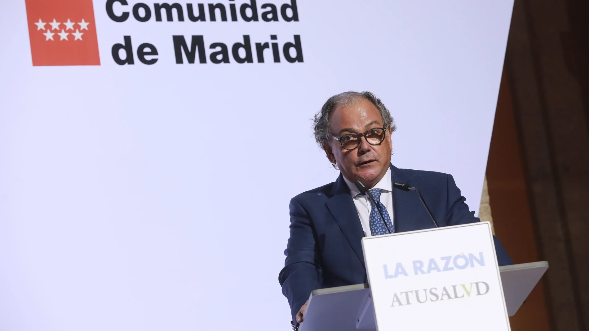 Ángel Luis Rodríguez de la Cuerda, secretario general de Aeseg, durante su agradecimiento por el homenaje realizado por LA RAZÓN