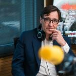 El ministro de Sanidad, Salvador Illa, en una entrevista en Catalunya Ràdio