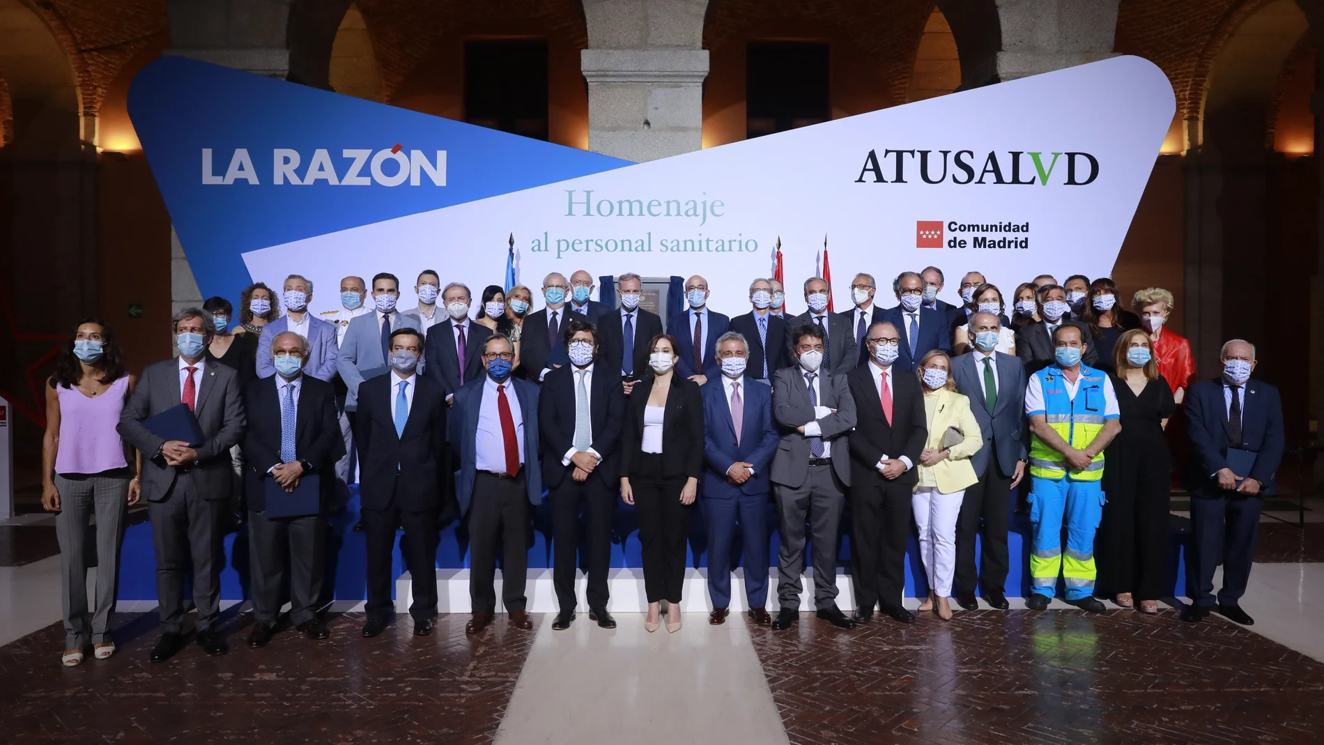 Foto de familia de los homenajeados por LA RAZÓN y el suplemento A TU SALUD