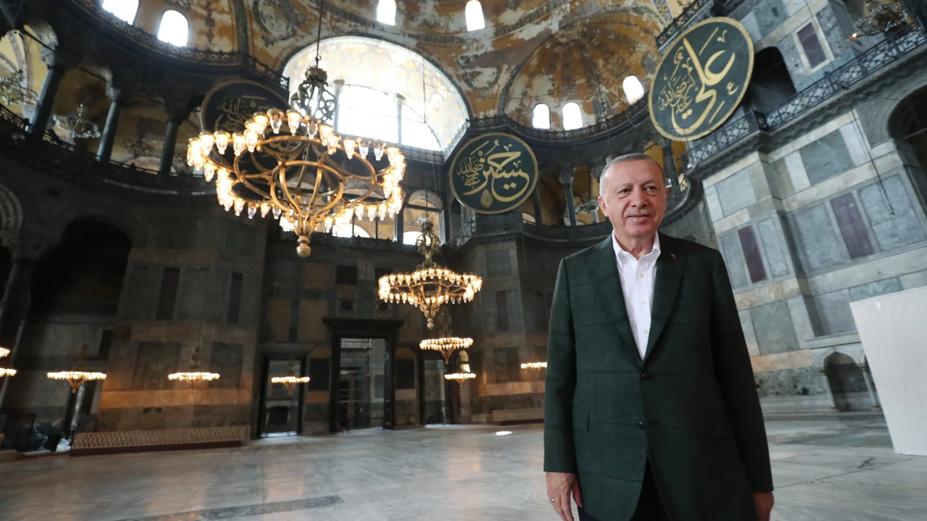 El presidente turco, Recep Tayyip Erdogan, en la antigua Basílica de Santa Sofía de Estambul