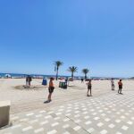 El Ayuntamiento de Alicante ha limitado el acceso de personas en un tramo de la playa de San Juan
