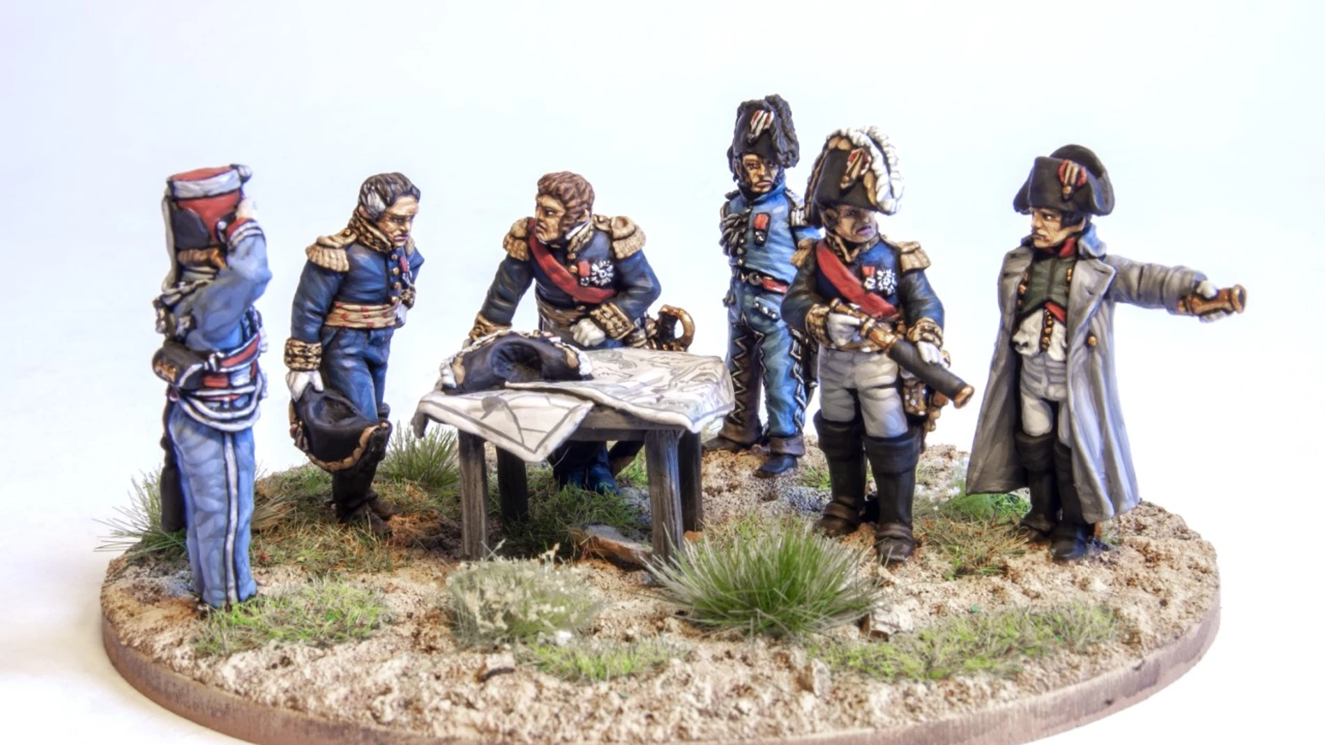 Napoleón y su Estado Mayor en Waterloo, Perry Miniatures, 28 mm. Miniaturas pintadas por Javier Gómez «El Mercenario». Colección de Fernando Quesada