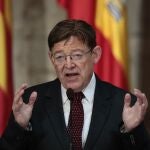 El presidente de la Generalitat, Ximo Puig, en el Palau, donde ha realizado declaraciones a los medios de comunicación sobre las decisiones del Consejo Europeo, entre otras cuestiones.