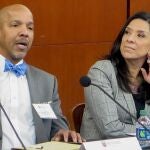 Imagen de la jueza de distrito Esther Salas, right, durante una conferencia en la Universidad de Derecho de Rutgers en Newark