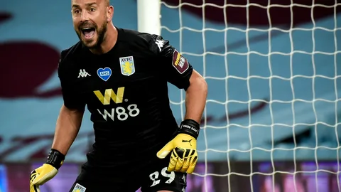 Pepe Reina, en un partido del Aston Villa