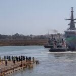 El buque, bautizado con el nombre de Al-Jubail, se ha deslizado hoy desde la grada número 2 hasta el mar en el astillero de San Fernando (Cádiz).