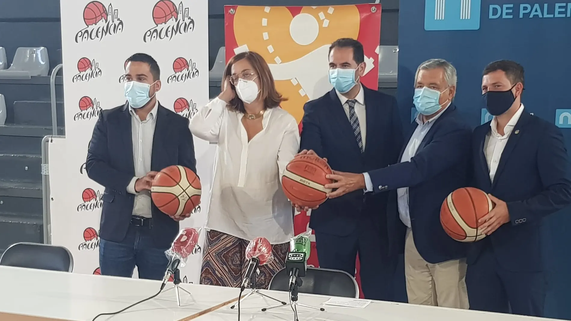 Presentación del "Destino Palencia Baloncesto" con el apoyo del Ayuntamiento y la Diputación
