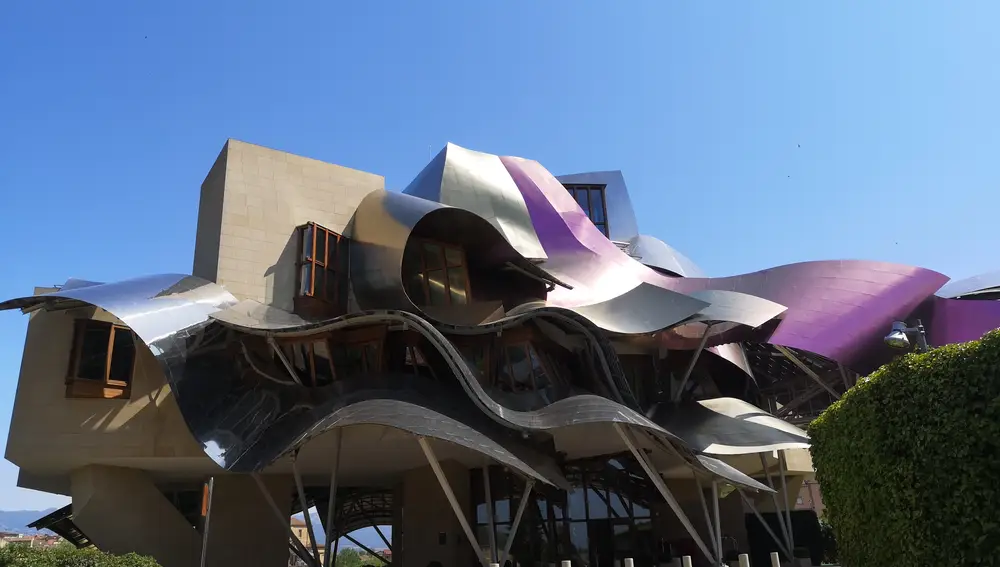 Así se ve el fantástico hotel diseñado por Frank Gehry, que en un principio se pensaba utilizar como bodega.