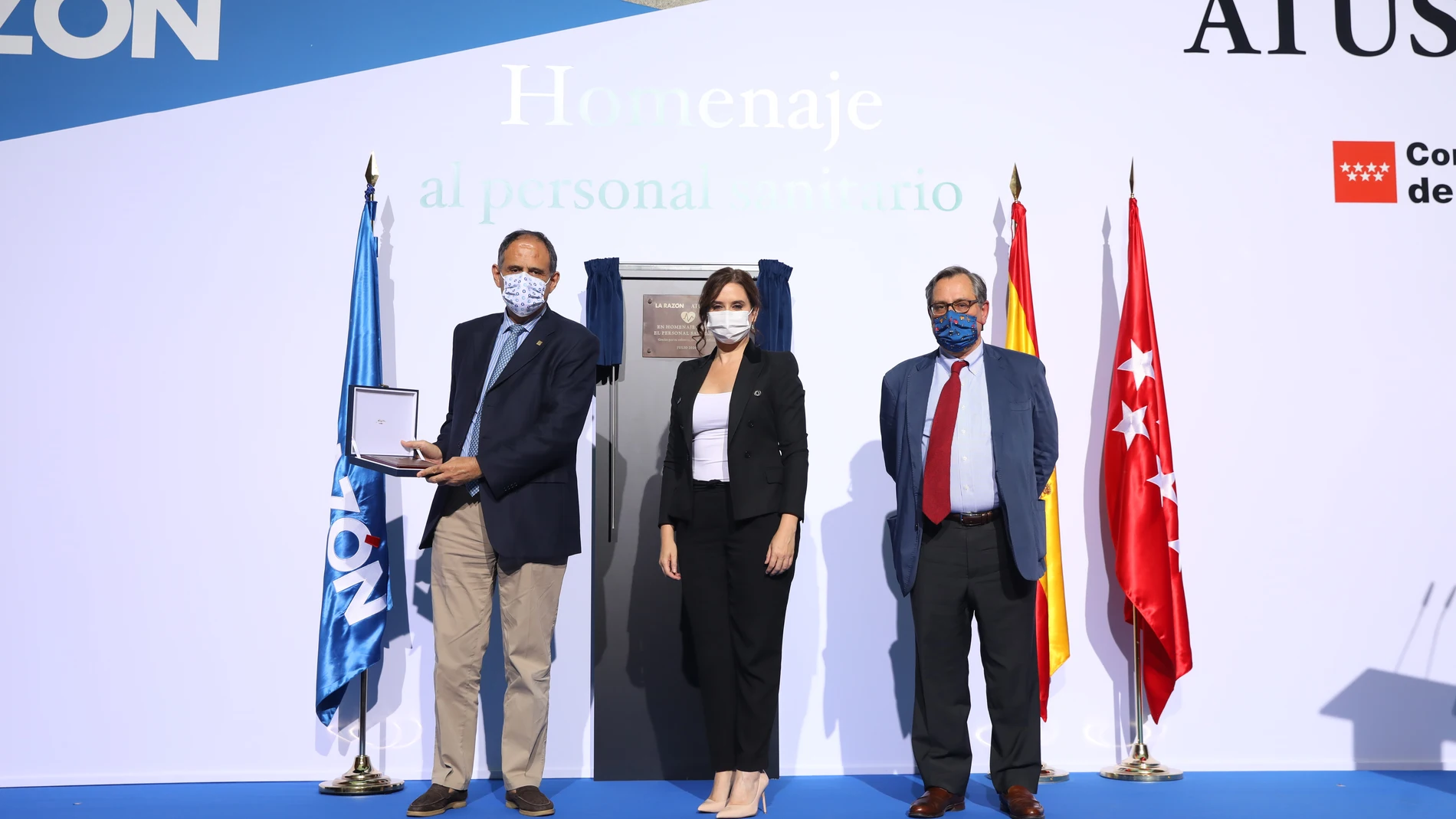 José Polo García, vicepresidente de Semergen, junto a Isabel Díaz Ayuso y Francisco Marhuenda