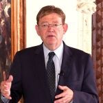 En un mensaje institucional pronunciado este sábado, el presidente de la Generalitat, Ximo Puig, ha hecho hoy un llamamiento a la ciudadanía para que extreme las medidas de protección, ya que "en algunos casos se ha perdido el respeto" al coronavirus, y ha reclamado un "plus de responsabilidad" social y política a los valencianos frente a esta pandemia y para la recuperación de la Comunitat Valenciana.
