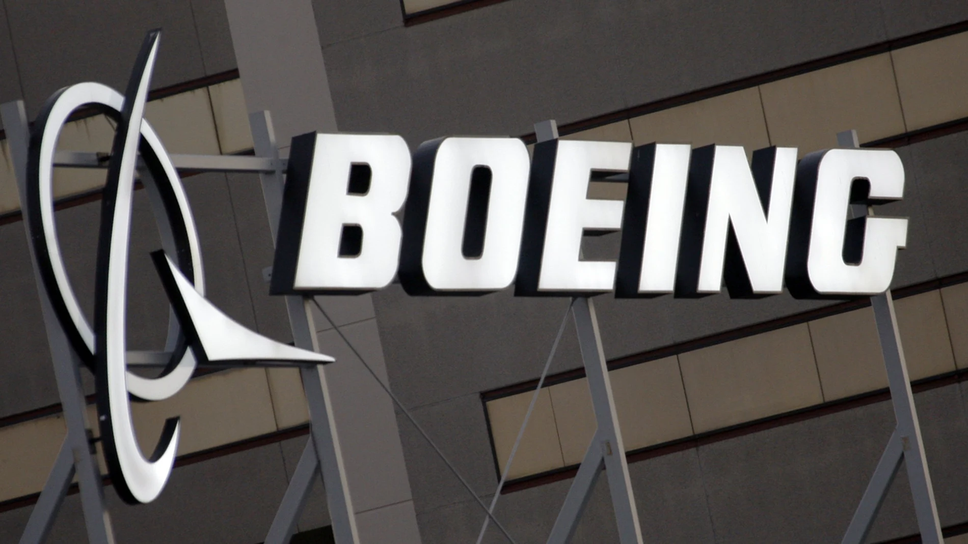 Logo de Boeing en sus instalaciones de El Segundo (California)