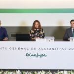 La presidenta de El Corte Inglés, Marta Álvarez; acompañada del consejero delegado de la compañía, Víctor del Pozo (izda) y José Ramón de Hoces, consejero secretario (dcha), ayer