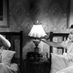 En "A través del espejo" (1946), dirigida por Robert Siodmak, Olivia de Havilland interpreta a dos gemelass
