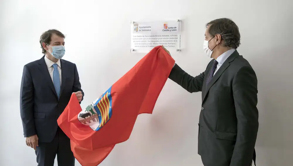 Fernández Mañueco y Carlos García Carbayo inauguran el Centro de Convivencia Victoria Adrados de Salamanca