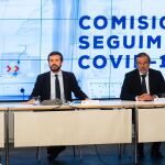 La vicepresidenta segunda el Congreso y diputada del PP, Ana Pastor; el líder del PP, Pablo Casado y el consejero de Justicia de la Comunidad de Madrid, Enrique López durante la reunión de la comisión de seguimiento del PP sobre la pandemia en la que han presentado su plan "B" frente a los rebrotes