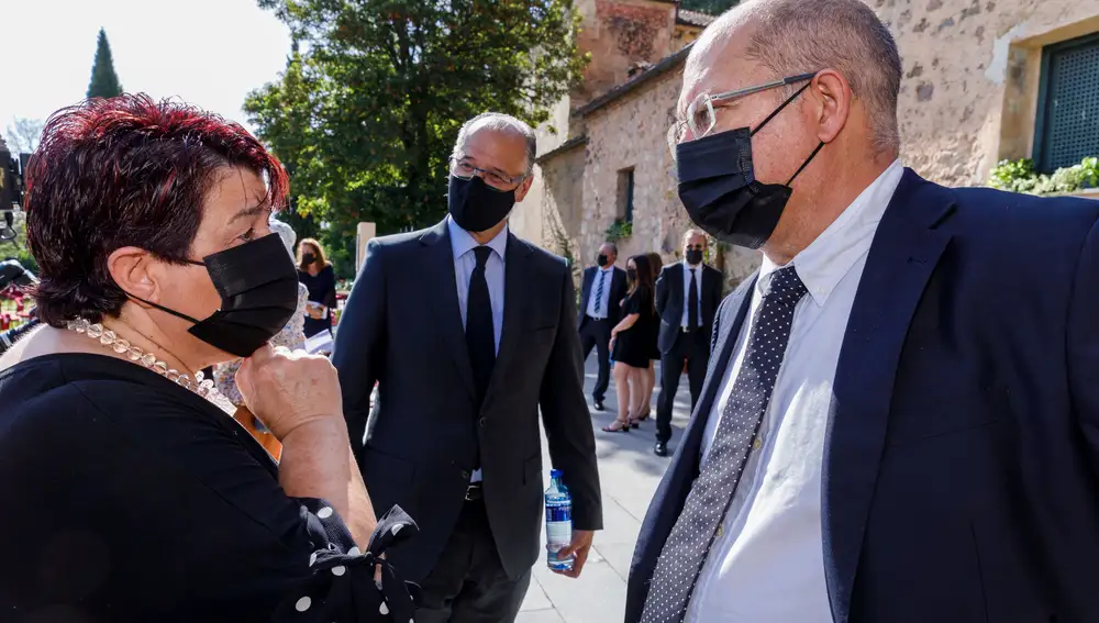 El vicepresidente Igea conversa con la alcaldesa de Segovia, Clara Luquero, en presencia del presidente de las Cortes, Luis Fuentes