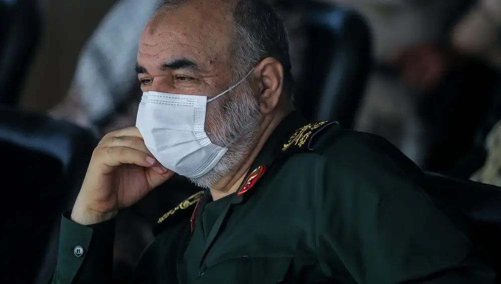 Husein Salami, comandante jefe de la Guardia Revolucionaria Iraní, y supervisor de las maniobras del Ejército en Ormuz