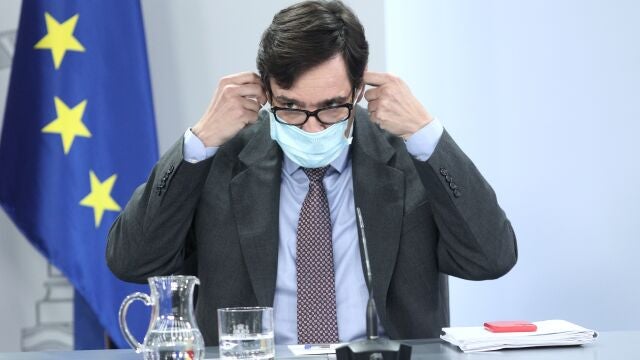El ministro de Sanidad, Salvador Illa, antes de comparecer en rueda de prensa posterior al Consejo de ministros celebrado el martes