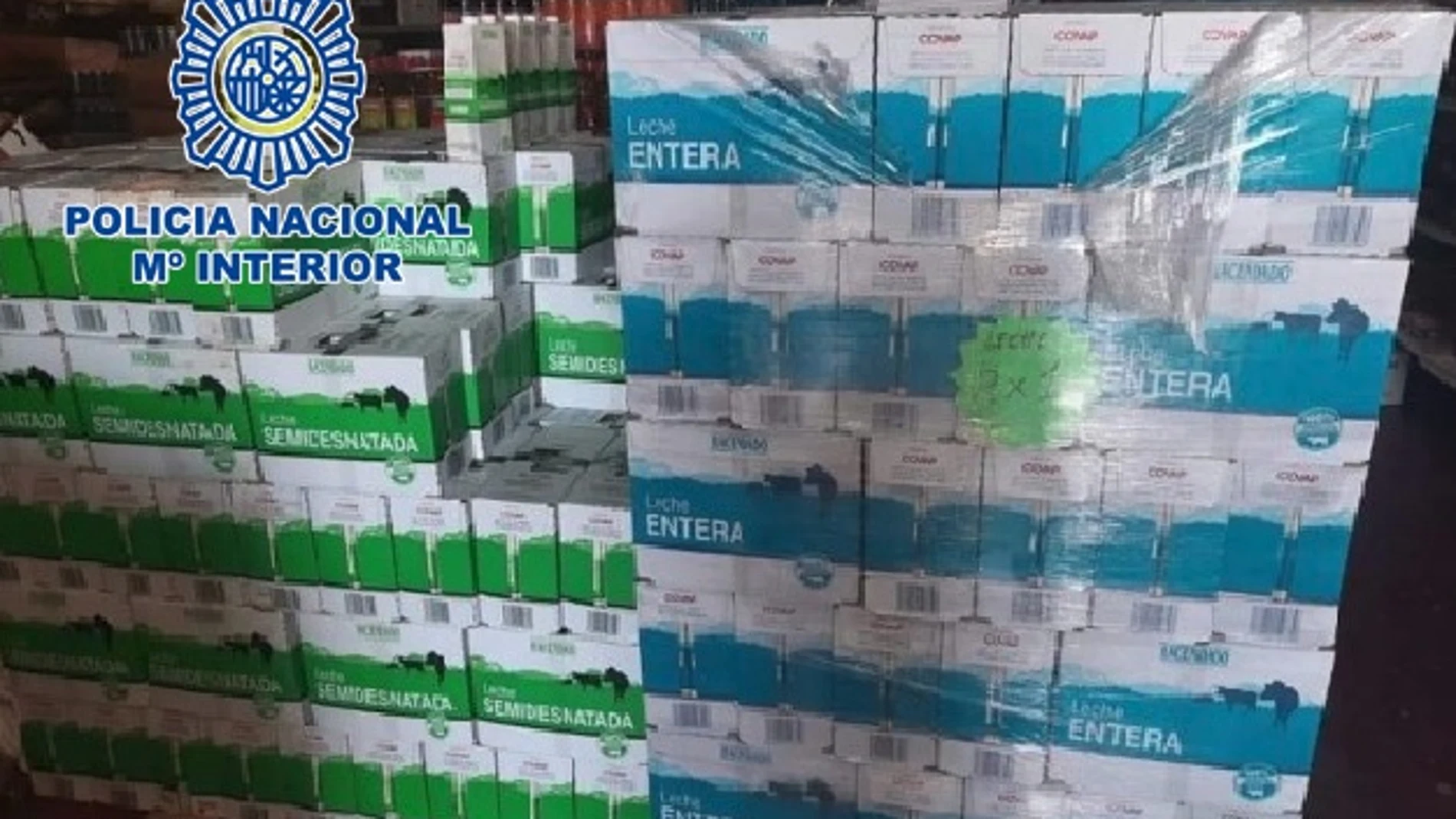 Almería.- Sucesos.- Detenidos por intentar vender cerca de mil bricks de leche que había sido donada a la Cruz Roja