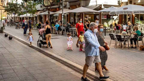 Aspecto de una calle del centro de Castelldefels, en Barcelona. EFE/Enric Fontcuberta